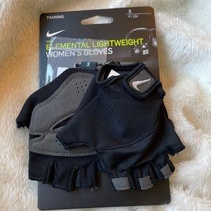Nike women’s training gloves